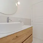 Modern One-bedroom With Terrace - Naviglio Martesana Apartman Milánó