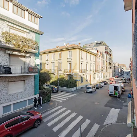 Modern One-bedroom With Terrace - Naviglio Martesana Milano